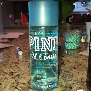 vs pink body mist wild & breezy